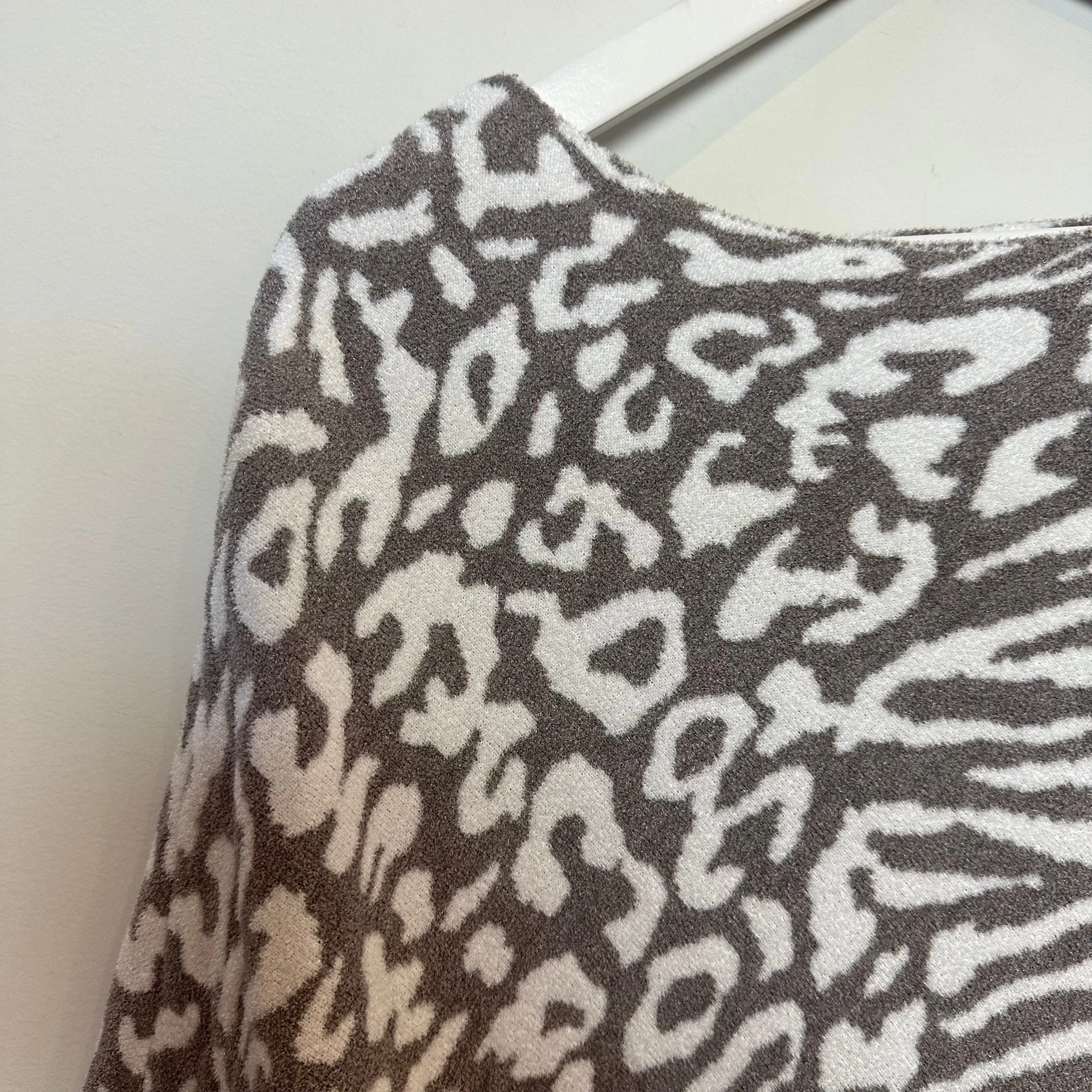 Barefoot Dreams Cozy Chic Ultra Lite Ocean Breeze Poncho Animal Print Gray OS
