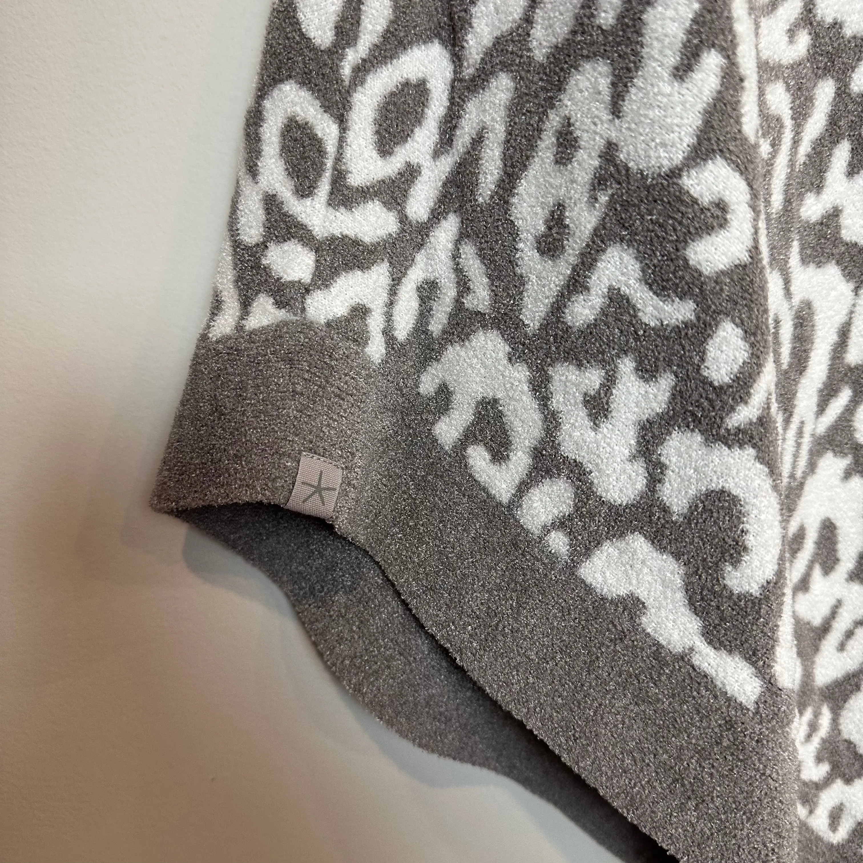 Barefoot Dreams Cozy Chic Ultra Lite Ocean Breeze Poncho Animal Print Gray OS